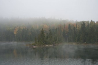 La brume à l'aube dans le Parc de la Mauricie