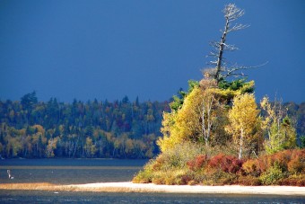 Les couleurs de l'automne Quebecois dans la Réserve faunique de Vérendrye